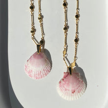 Load image into Gallery viewer, Sunset Seashell Necklace