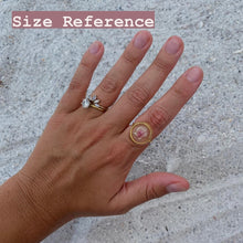 Load image into Gallery viewer, Gold Treasure Seashell Ring
