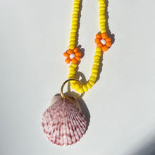 Load image into Gallery viewer, Flower Sea Bead Necklace
