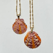 Load image into Gallery viewer, Twisted Tail Necklace

