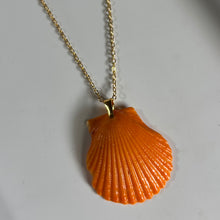 Load image into Gallery viewer, *Rare Finds* Dainty Gold Seashell Necklace
