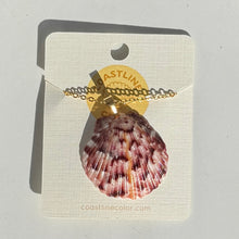 Load image into Gallery viewer, *Rare Finds* Dainty Gold Seashell Necklace
