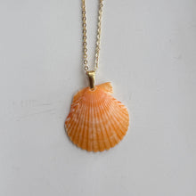 Load image into Gallery viewer, *Rare Finds* Dainty Gold Seashell Necklace
