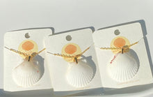 Load image into Gallery viewer, Dainty Gold Seashell Necklace
